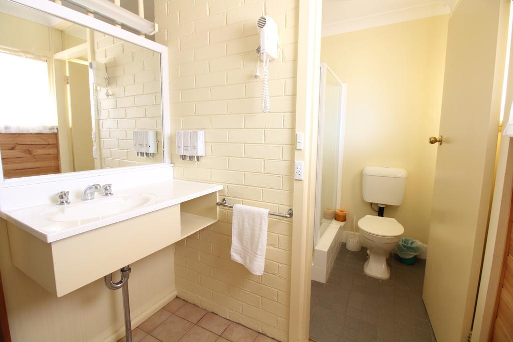 Snowy Mountains Resort And Function Centre Adaminaby Room photo