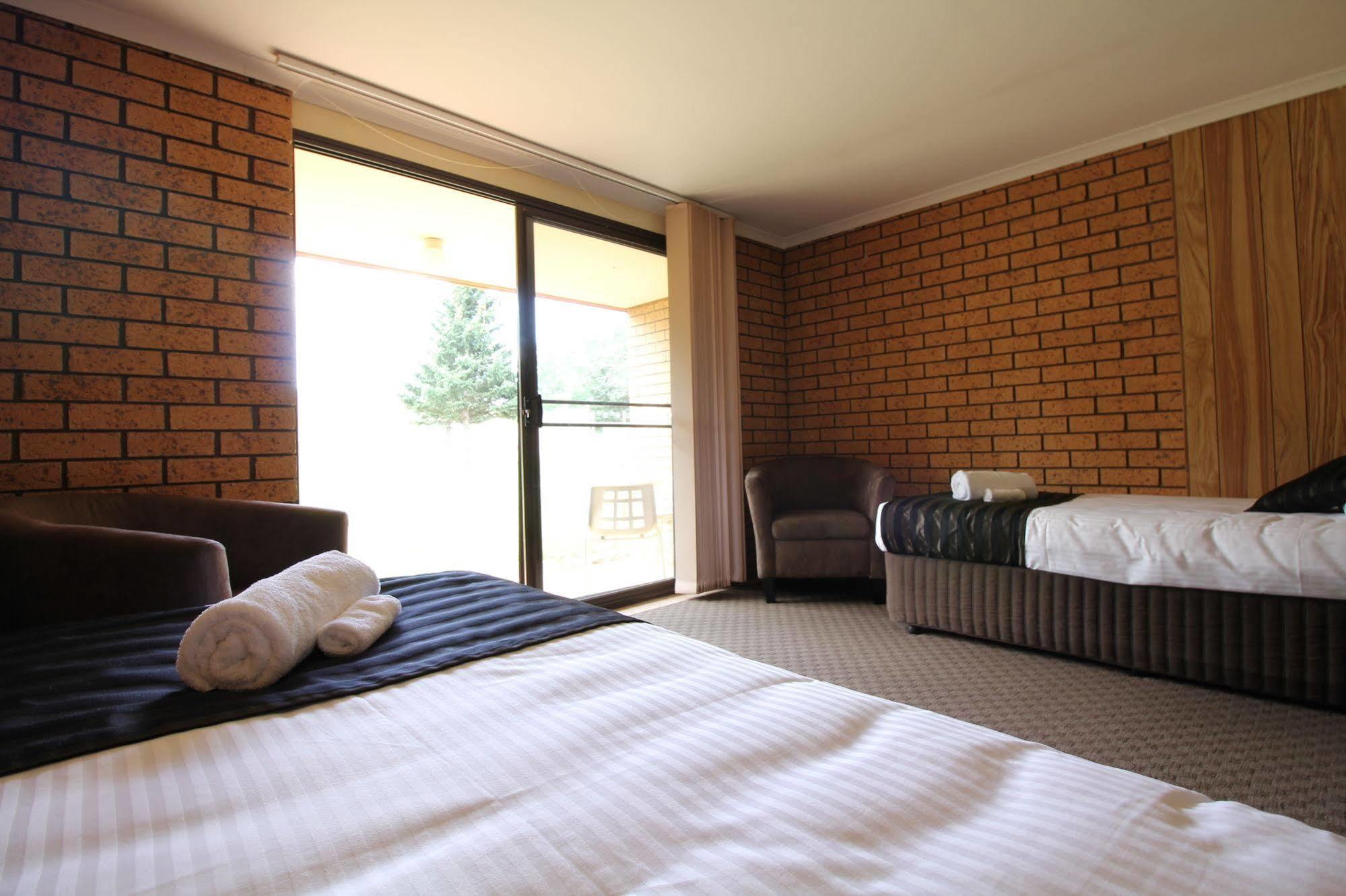 Snowy Mountains Resort And Function Centre Adaminaby Exterior photo
